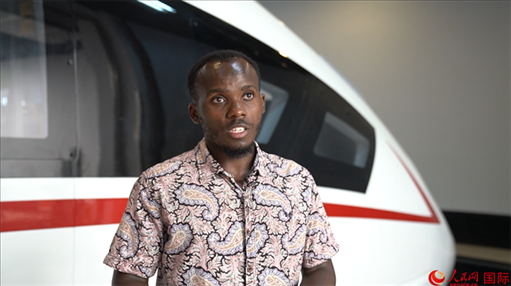 北京交通大學肯尼亞籍留學生卡里烏接受人民網(wǎng)采訪。人民網(wǎng) 周琳佳攝