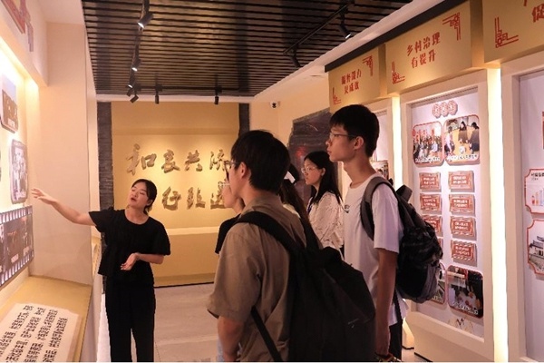 中央民族大學與中國人民大學聯(lián)合開展“大國邊疆”實踐調(diào)研活動。校方供圖