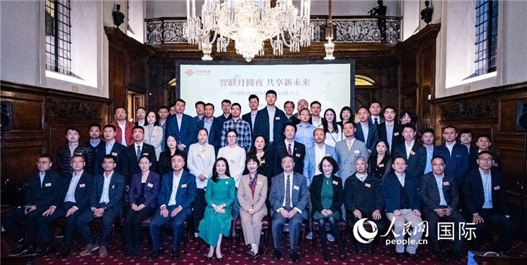 部分與會嘉賓合影。人民網(wǎng) 郭錦標(biāo)攝