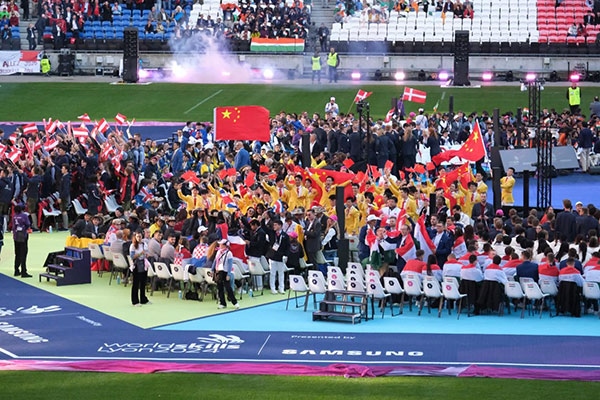 中國選手參加閉幕式。人民網(wǎng)記者 于超凡攝
