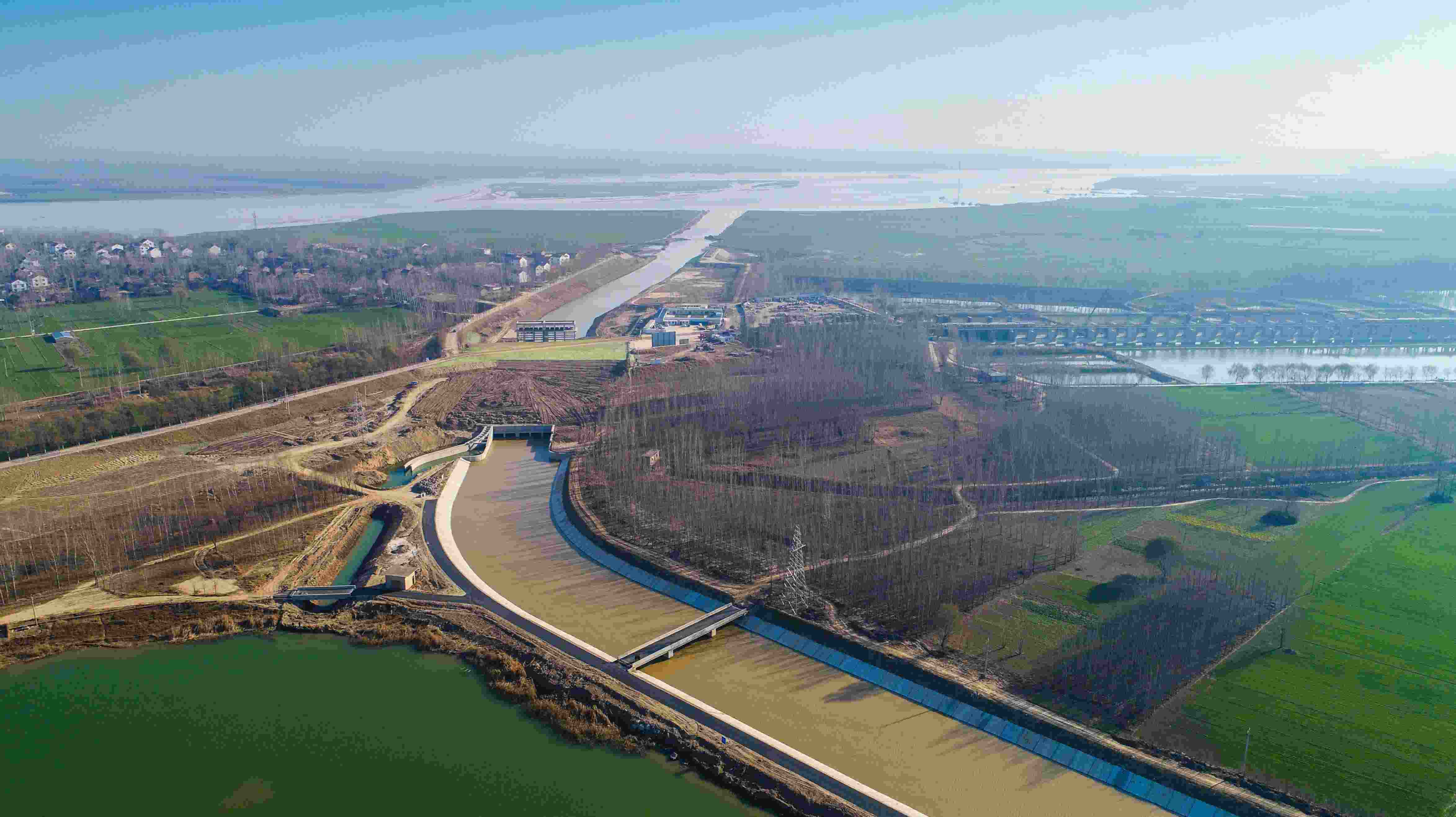 實施引黃入冀調(diào)水，助力華北地下水超采綜合治理和白洋淀生態(tài)環(huán)境修復(fù)。水利部水資源局供圖