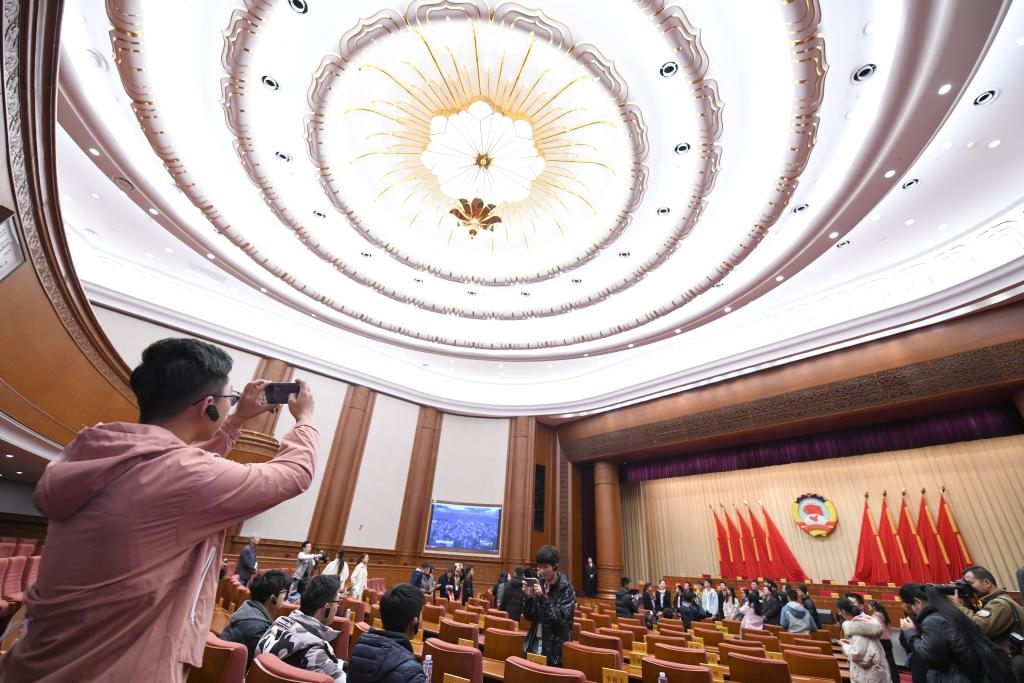 2019年11月16日，全國政協(xié)機(jī)關(guān)舉辦第一次公眾開放日活動(dòng)，約200名高校師生、街道工作人員、退休干部、居民代表等參加。新華社記者 岳月偉 攝