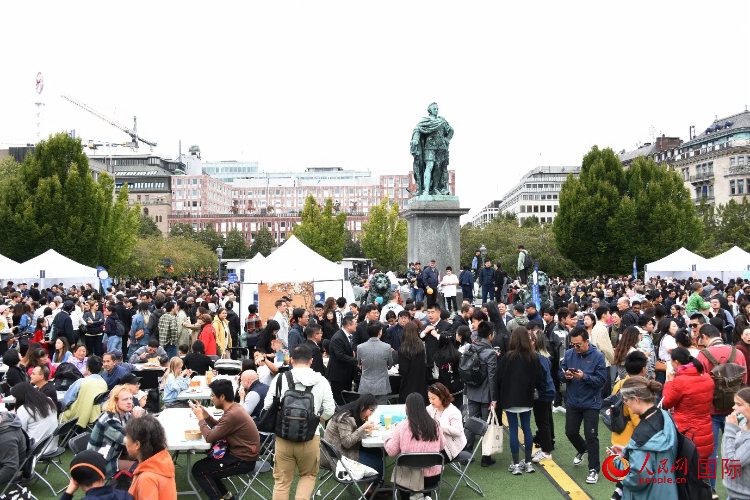 “天涯共此時——中秋游園會”在斯德哥爾摩國王花園舉辦。人民網(wǎng)記者 殷淼攝