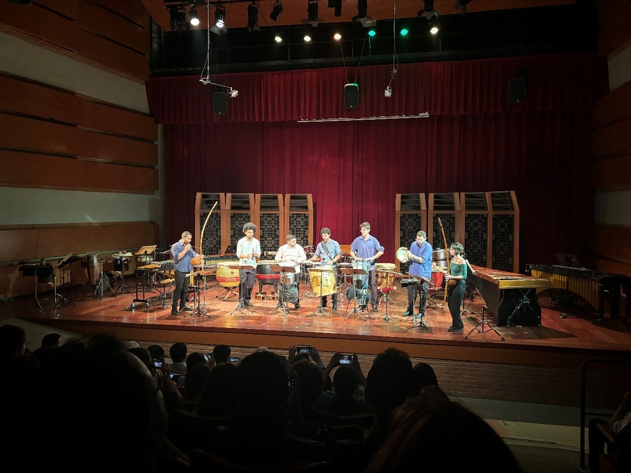 圣保羅州立大學(xué)藝術(shù)學(xué)院打擊樂(lè)團(tuán)在活動(dòng)上表演精彩的節(jié)目。 圣保羅州立大學(xué)孔子學(xué)院供圖