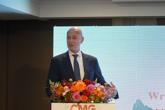 澳大利亞旅游局東半球市場(chǎng)及國(guó)際航司業(yè)務(wù)執(zhí)行總經(jīng)理何安哲在活動(dòng)上致辭。張舒惠攝