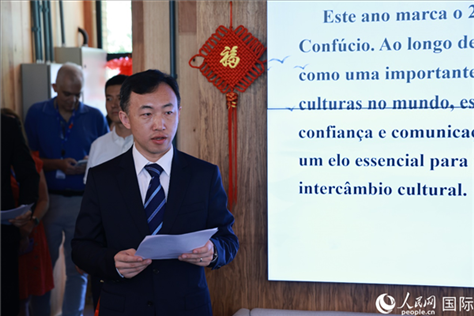 中國駐里約總領(lǐng)館副總領(lǐng)事王海濤在活動現(xiàn)場致辭。人民網(wǎng)記者 陳海琪攝