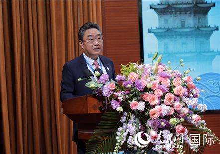 國—東盟中心秘書長史忠俊在“走進(jìn)中華文明——海絲印記 世遺泉州”主題人文交流活動(dòng)中致辭。人民網(wǎng) 王婧攝