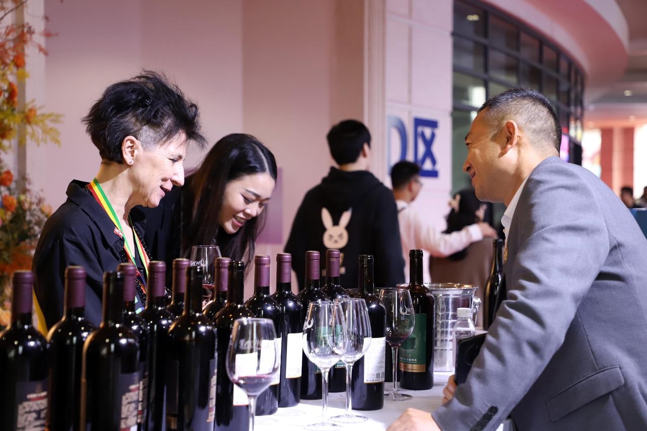 第五屆華僑進(jìn)口商品博覽會(huì)在浙江青田開(kāi)幕。新華社記者 張曉潔 攝