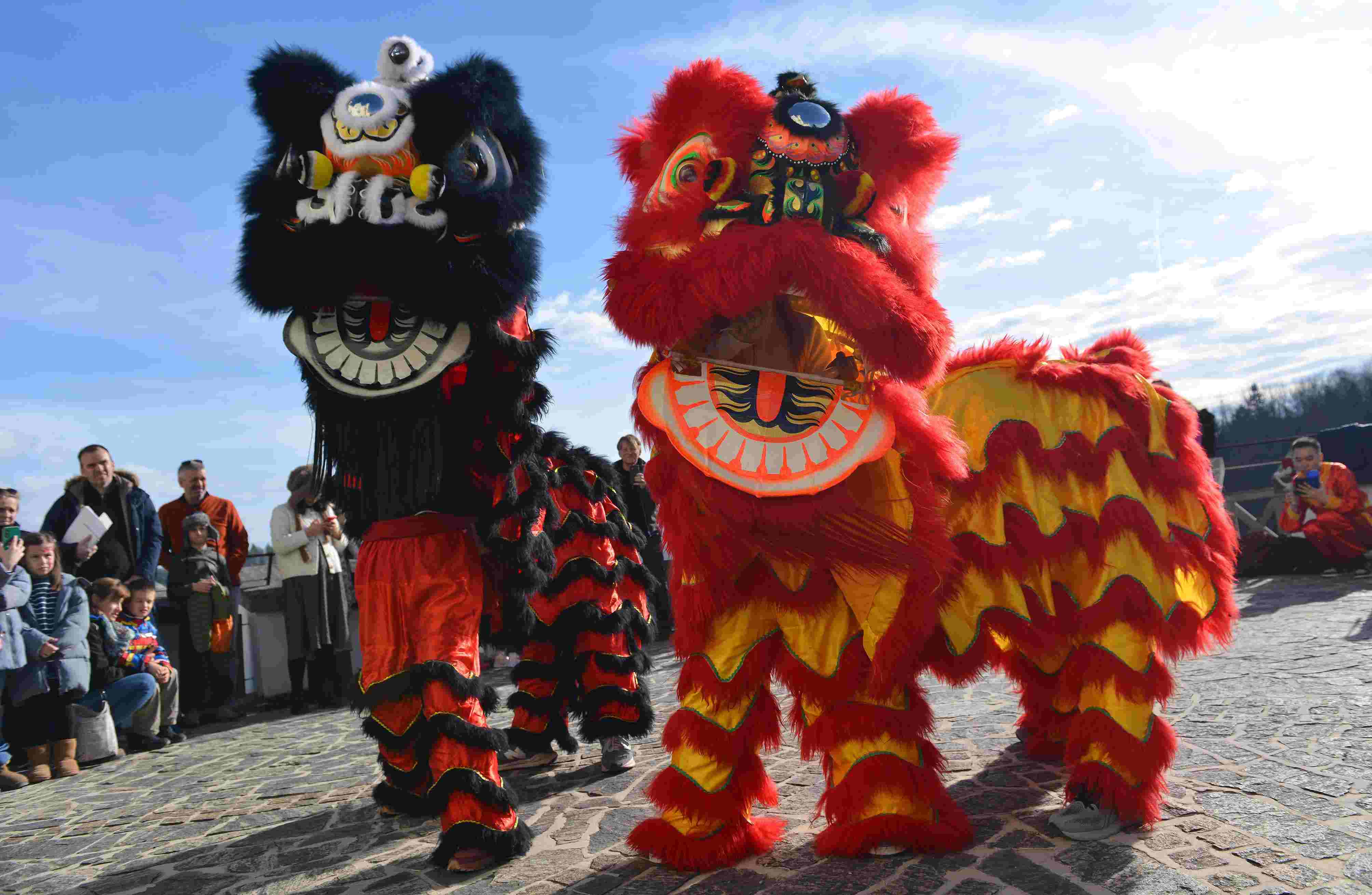 △當(dāng)?shù)貢r間2024年2月4日，克羅地亞克拉皮納，薩格勒布大學(xué)孔子學(xué)院舉辦一系列活動，迎接中國農(nóng)歷龍年春節(jié)。