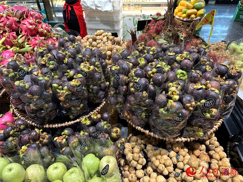 泰國(guó)超市售賣的山竹。人民網(wǎng)記者 簡(jiǎn)承淵攝