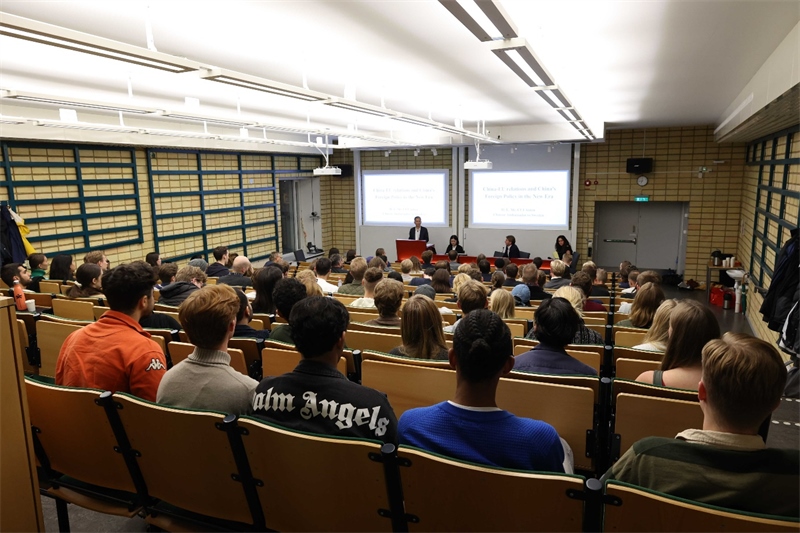 中國(guó)駐瑞典大使崔愛民訪問烏普薩拉大學(xué)并發(fā)表演講。中國(guó)駐瑞典大使館供圖