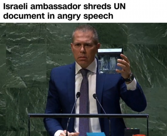 美國有線電視新聞網(wǎng)：在今年5月11日聯(lián)大通過涉巴勒斯坦入聯(lián)決議后，時任以色列常駐聯(lián)合國代表埃爾丹當(dāng)場用碎紙機(jī)粉碎了《聯(lián)合國憲章》印刷版的封面。