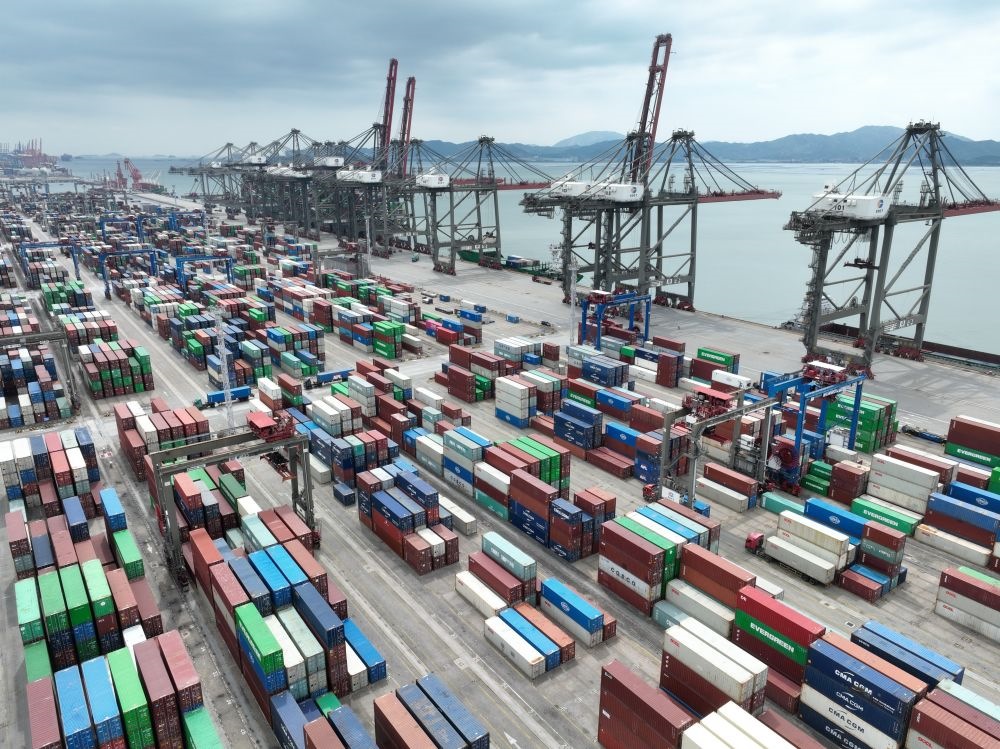 這是中國（福建）自由貿(mào)易試驗區(qū)廈門片區(qū)內(nèi)的廈門遠海碼頭（2024年9月5日攝）。