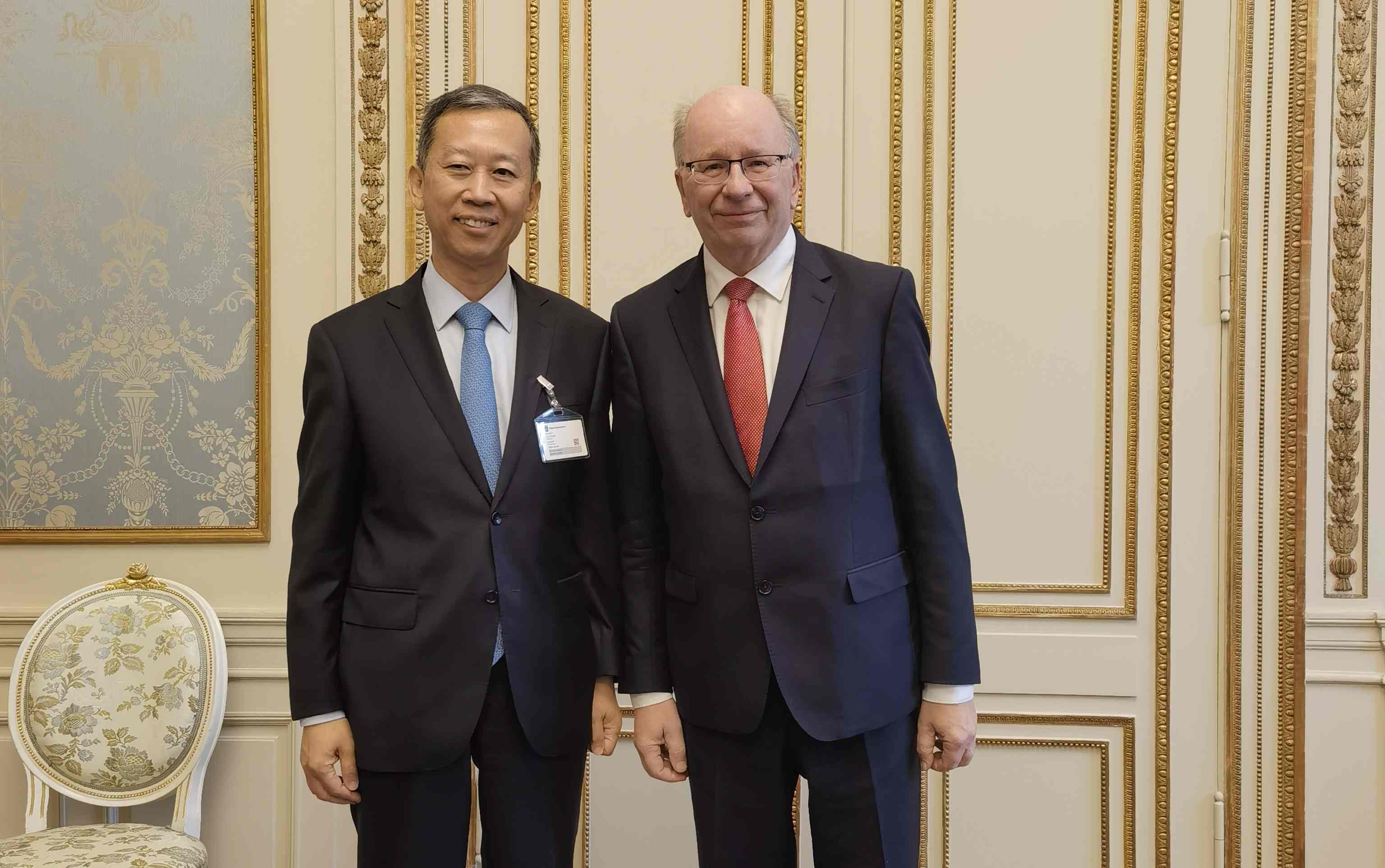 中國駐瑞典大使崔愛民會(huì)見瑞典外交國務(wù)秘書哈特留斯。 中國駐瑞典大使館供圖