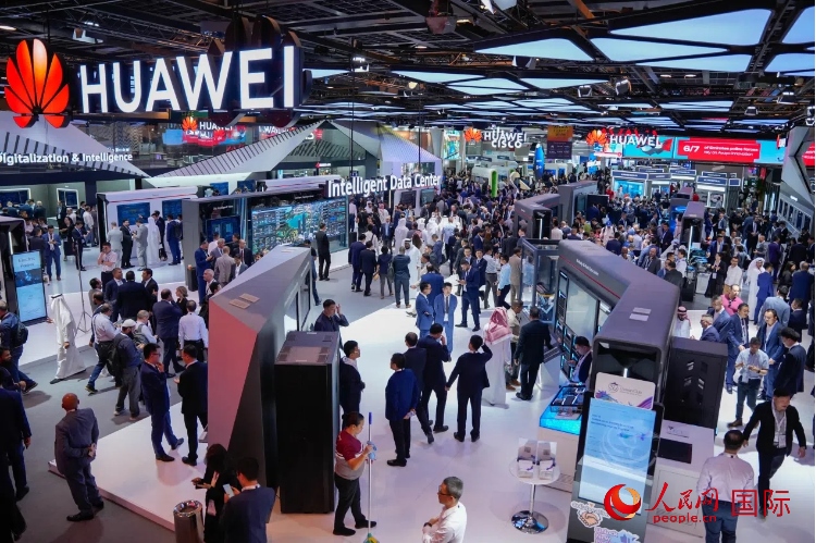華為展臺(tái)。人民網(wǎng) 塔里克·易卜拉欣攝