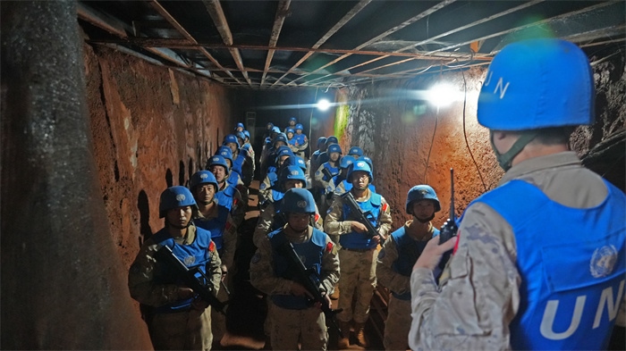 進(jìn)入地下掩體隱蔽。王軍杰攝