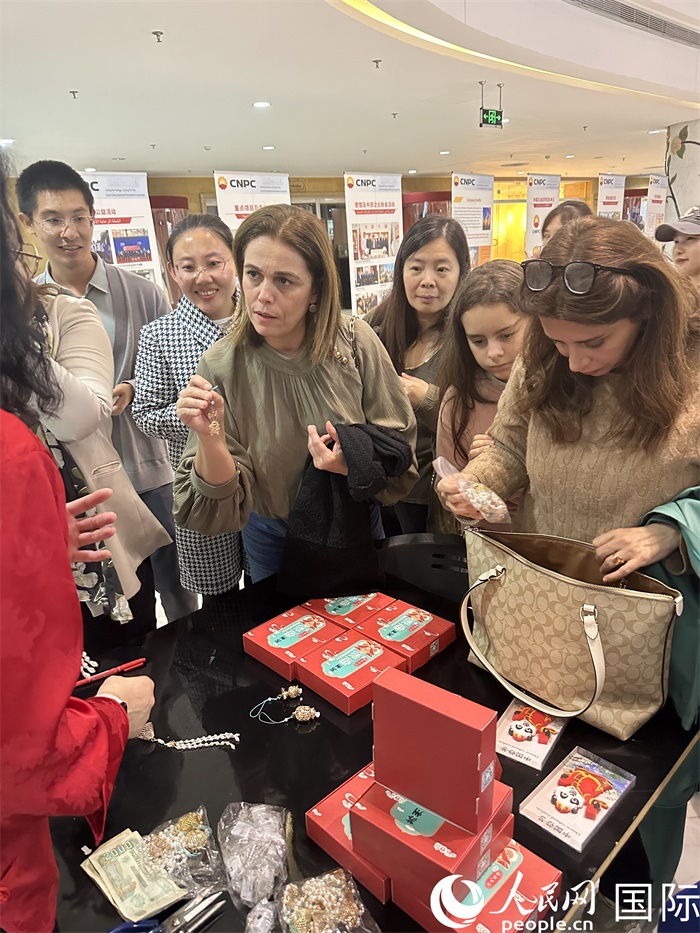 中國傳統(tǒng)非物質(zhì)文化遺產(chǎn)互動(dòng)展示。人民網(wǎng)記者 郝瑞敏攝