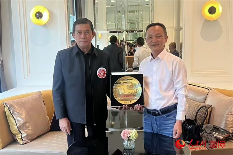 泰中友好協(xié)會(huì)會(huì)長(zhǎng)、泰國(guó)前副總理功·塔帕朗西（左一）會(huì)見浙大團(tuán)組一行。人民網(wǎng)記者 簡(jiǎn)承淵攝