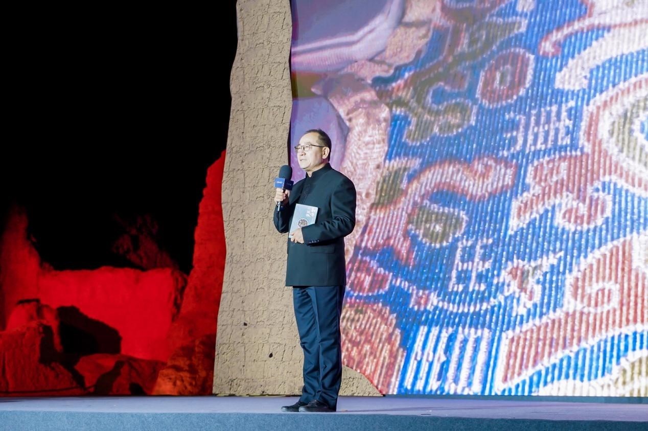 于志勇在“何以中國·五星出東方”網(wǎng)絡(luò)主題宣傳活動現(xiàn)場演講。人民視頻供圖