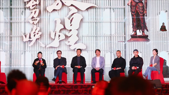 《受到召喚·敦煌》眾主創(chuàng)現(xiàn)場分享創(chuàng)作故事。主辦方供圖