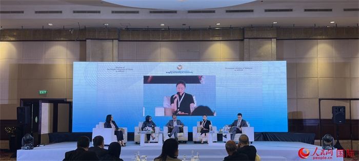 “企業(yè)對(duì)中國(guó)東盟互聯(lián)互通的責(zé)任與貢獻(xiàn)”分議題討論現(xiàn)場(chǎng)。人民網(wǎng)記者 曹師韻攝