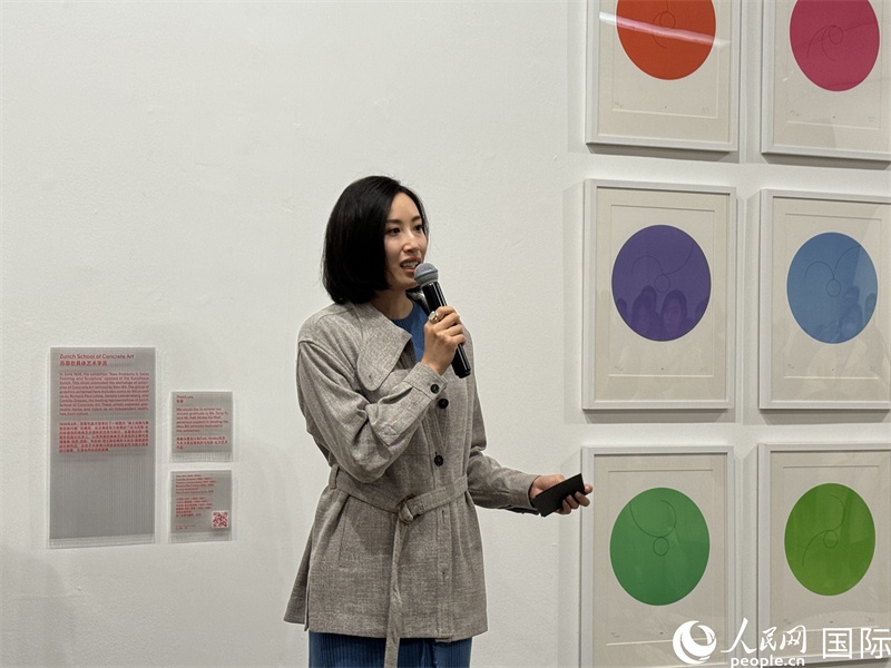 11月8日，今日美術(shù)館館長張然在“瑞士經(jīng)典設(shè)計(jì)展”開幕式上發(fā)表致辭。（人民網(wǎng) 謝瑩攝）