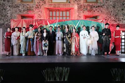 墨西哥華人婦女聯(lián)合總會木蘭藝術團的中國古代服裝表演。主辦方供圖