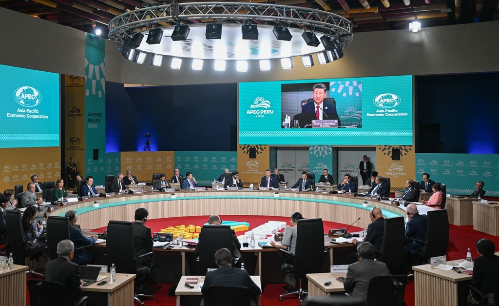 當(dāng)?shù)貢r(shí)間11月16日上午，亞太經(jīng)合組織第三十一次領(lǐng)導(dǎo)人非正式會(huì)議在秘魯利馬會(huì)議中心舉行。國家主席習(xí)近平出席會(huì)議并發(fā)表題為《共擔(dān)時(shí)代責(zé)任 共促亞太發(fā)展》的重要講話。新華社記者 謝環(huán)馳 攝