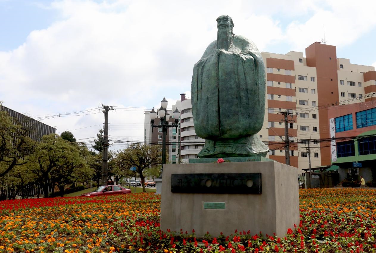 2017年，吳為山雕塑《孔子》立于巴西庫里蒂巴市，該廣場被永久命名為“中國廣場”。中國美術(shù)館供圖