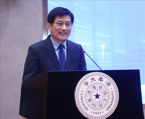 清華大學(xué)國(guó)家治理研究院執(zhí)行院長(zhǎng)、清華大學(xué)計(jì)算社會(huì)科學(xué)與國(guó)家治理實(shí)驗(yàn)室執(zhí)行主任孟慶國(guó)教授演講。供圖單位：清華大學(xué)國(guó)家治理研究院