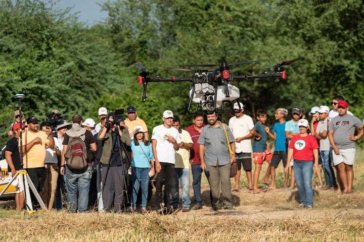 2024年2月，巴西阿波迪，中巴農(nóng)業(yè)機(jī)械化合作示范項(xiàng)目啟動(dòng)儀式舉行。第一批來(lái)自中國(guó)7家農(nóng)機(jī)企業(yè)共31臺(tái)（件）設(shè)備正式交付給巴西農(nóng)村勞動(dòng)者組織。