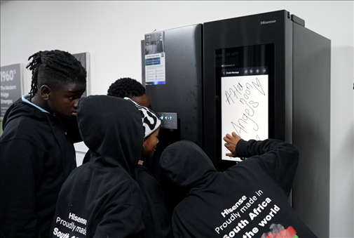 海信智能冰箱吸引南非人。海信南非公司供圖