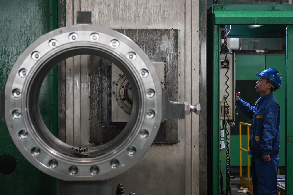 2023年2月14日，沈陽鼓風(fēng)機(jī)集團(tuán)股份有限公司的工人在車間工作。新華社記者 潘昱龍 攝