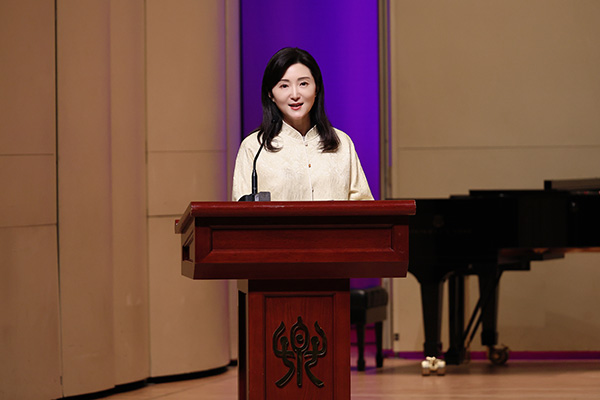 中央音樂學(xué)院黨委書記、中國(guó)民族管弦樂學(xué)會(huì)胡琴專業(yè)委員會(huì)會(huì)長(zhǎng)于紅梅致辭。中國(guó)民族管弦樂學(xué)會(huì)胡琴專業(yè)委員會(huì)供圖