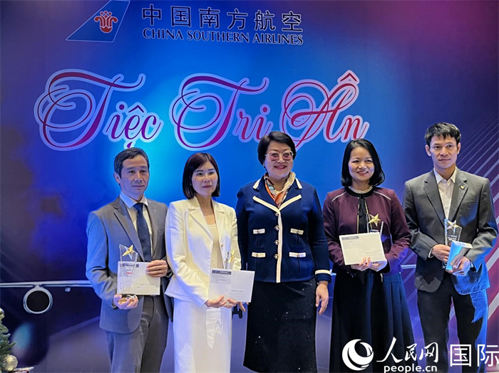 中越航司界代表在交流會上合影。人民網(wǎng)記者 楊曄攝