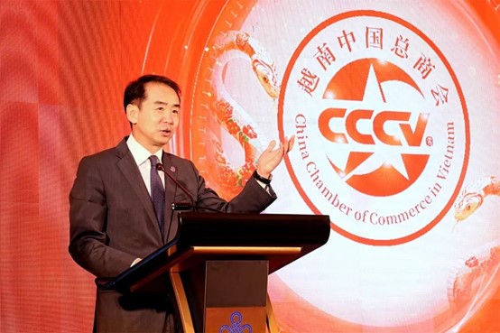 何煒大使致辭。越南中國總商會供圖