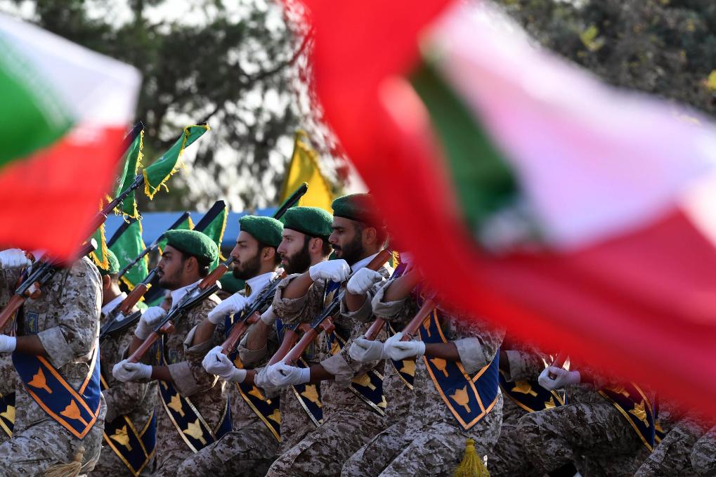 2024年9月21日，伊朗軍人在首都德黑蘭參加閱兵式。新華社記者沙達(dá)提攝