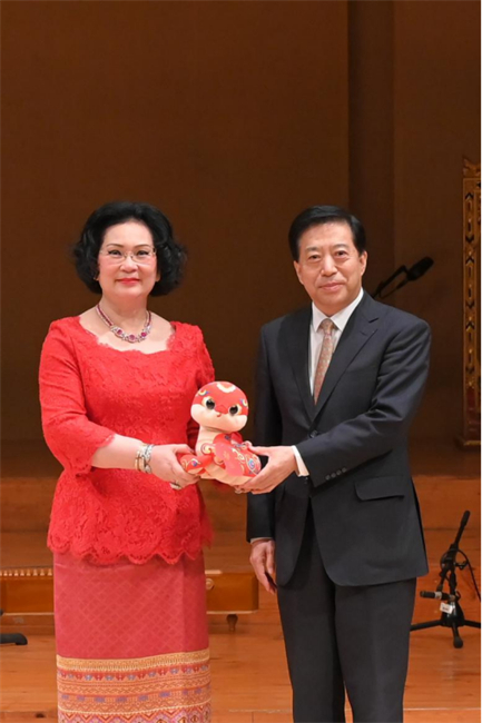 中國駐泰國大使韓志強與國際奧委會委員、泰國愛樂樂團(tuán)董事會主席坤仁帕塔瑪共同出席音樂會。主辦方供圖
