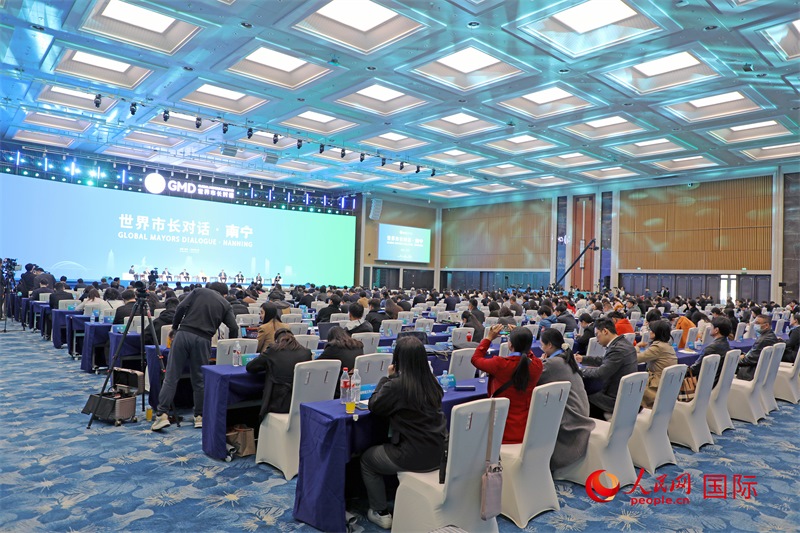 這是1月16日在南寧國(guó)際會(huì)展中心拍攝的“世界市長(zhǎng)對(duì)話·南寧”活動(dòng)現(xiàn)場(chǎng)。人民網(wǎng)記者 趙益普攝
