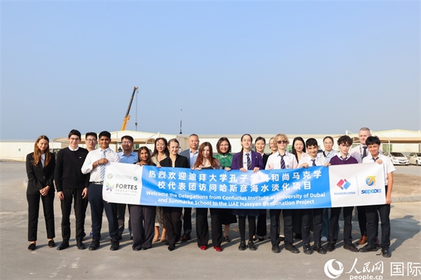 合影留念。人民網(wǎng)記者 任皓宇攝