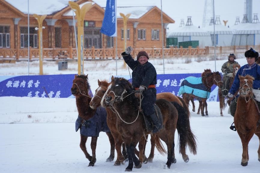 呼倫貝爾冰雪那達(dá)慕。人民網(wǎng)記者 趙夢月攝