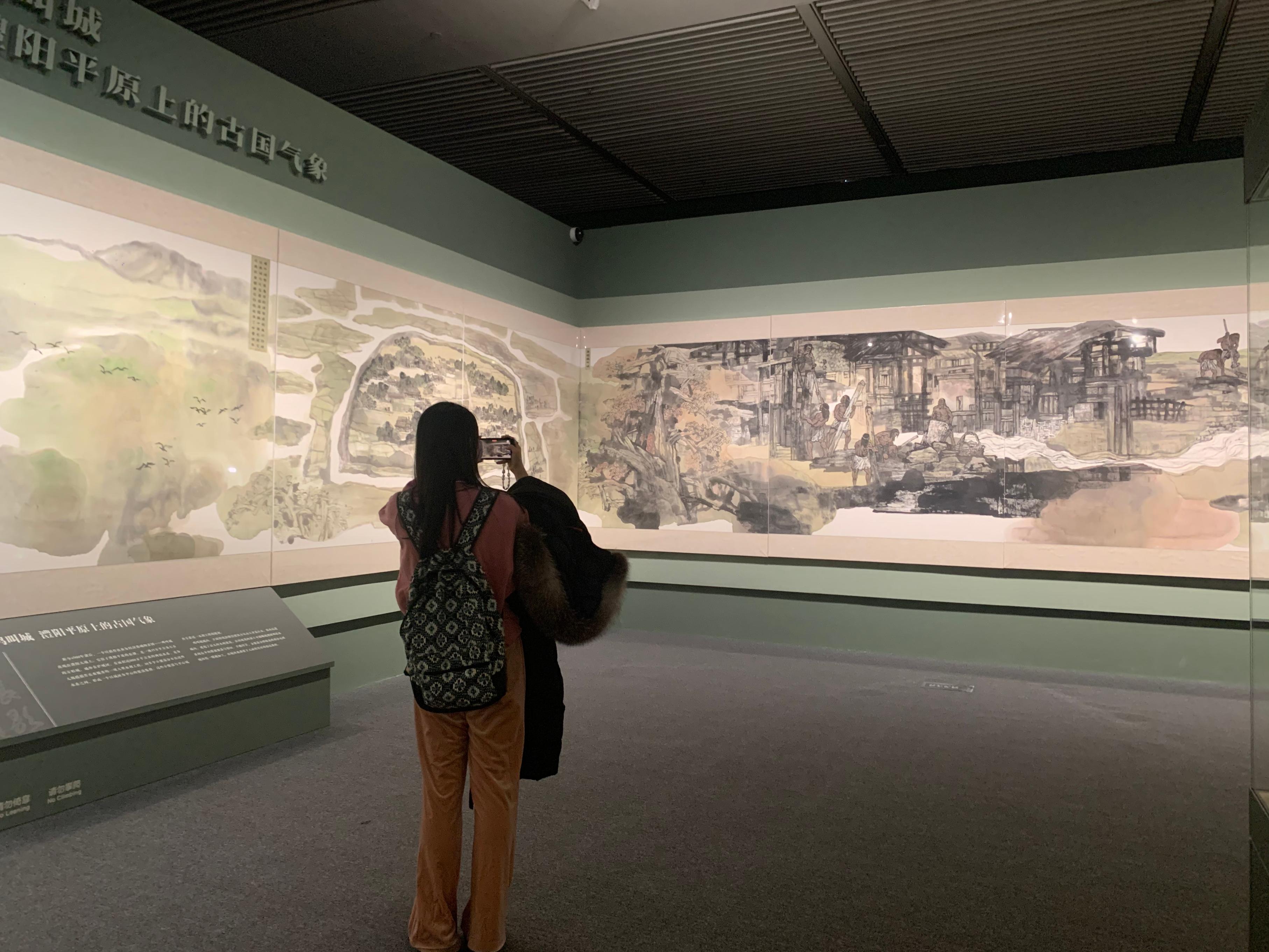 觀眾正在參觀展覽。國博供圖