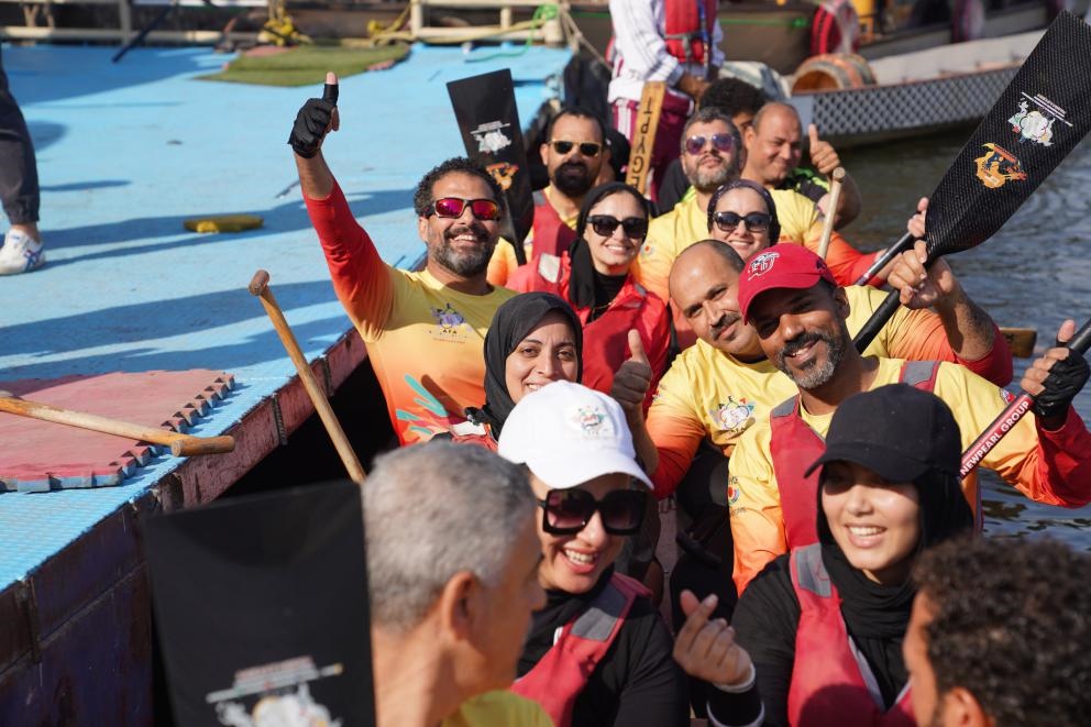 活動現(xiàn)場龍舟競技，共慶春節(jié)。開羅中國文化中心供圖