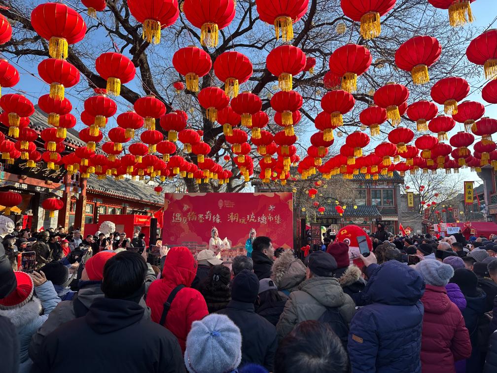 1月29日，市民游客在北京廠甸廟會(huì)感受濃濃年味。新華社記者 楊淑君 攝