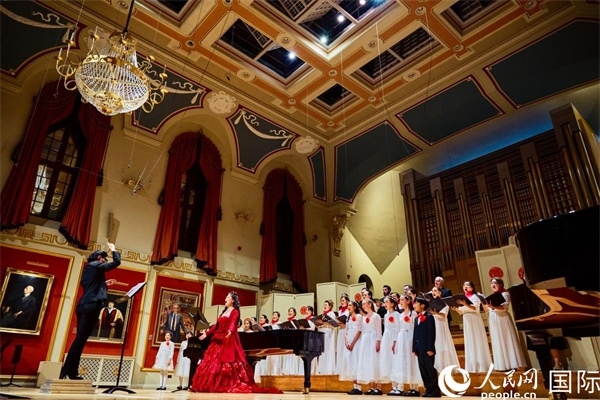 大合唱《燈火里的中國(guó)》。楊浩鵬攝