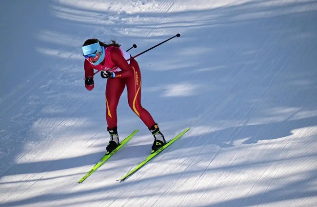 2月9日，中國(guó)隊(duì)選手巴亞尼·加林在比賽中。新華社記者 張龍攝