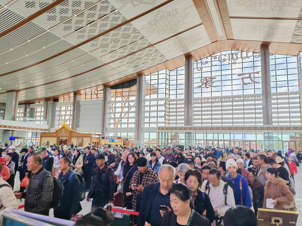 春節(jié)期間的中老鐵路萬象站。李加勇攝