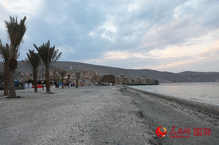 圖為阿曼穆桑代姆一處海灘公園。人民網(wǎng)記者 沈小曉攝