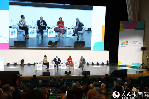 第5屆“共同金融”峰會(huì)在南非開普敦國(guó)際會(huì)議中心開幕。圖為峰會(huì)開幕式現(xiàn)場(chǎng)。人民網(wǎng)記者戴楷然攝