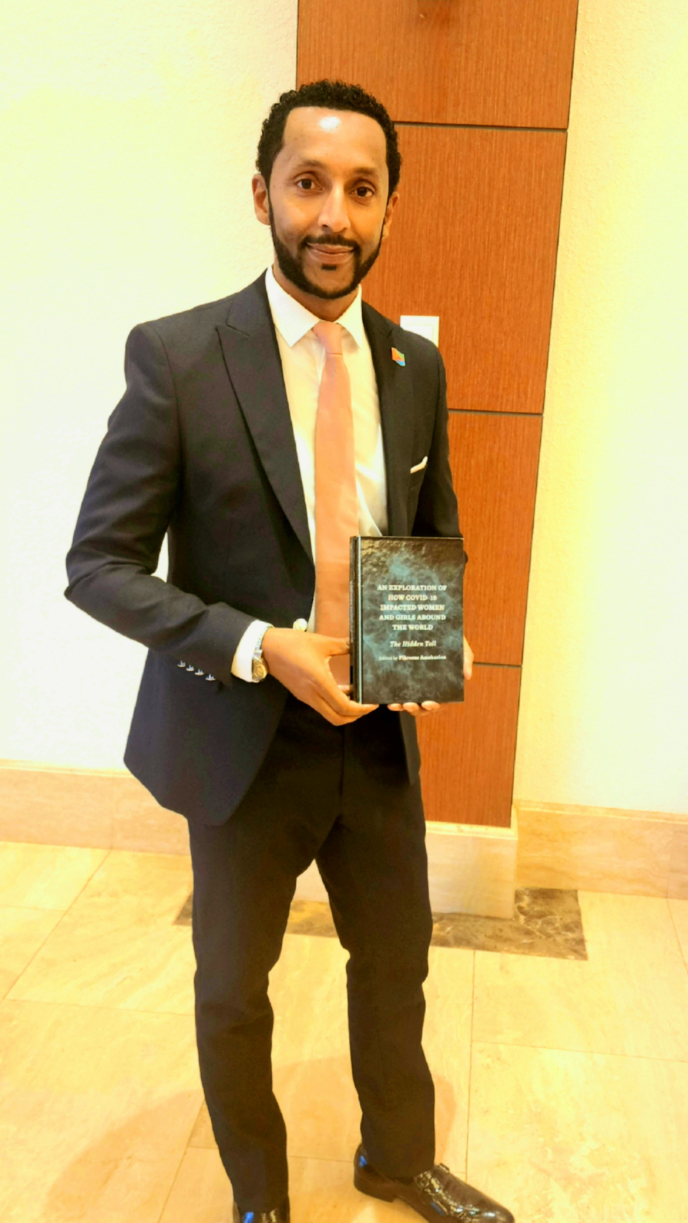 厄立特里亞戰(zhàn)略研究中心研究員、知名作家學(xué)者菲克雷耶蘇斯。圖片由受訪者提供